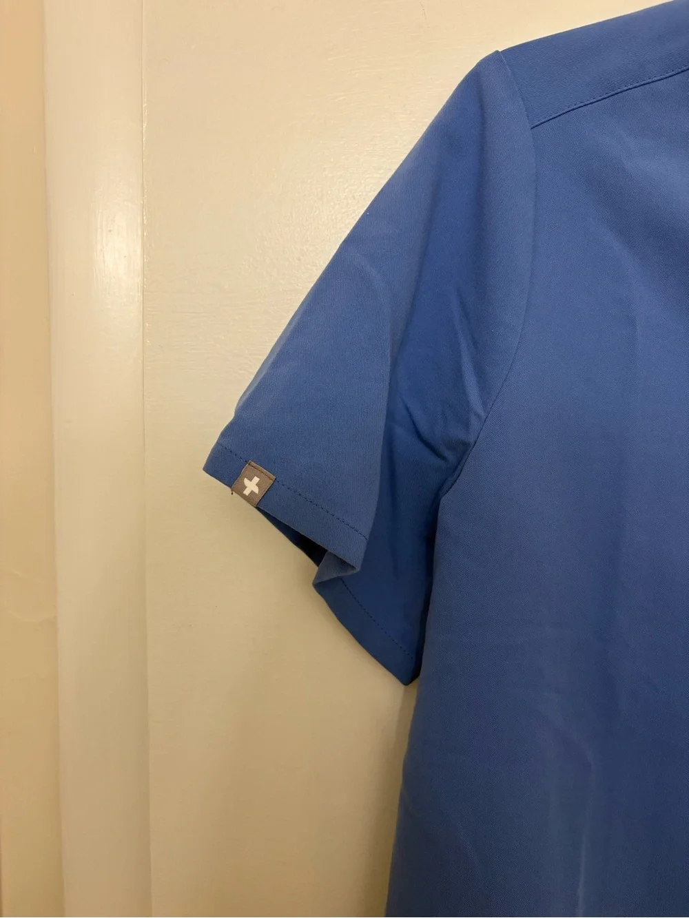 FIGS Catarina One-Pocket Scrub Top Blue Women’s Size Medium